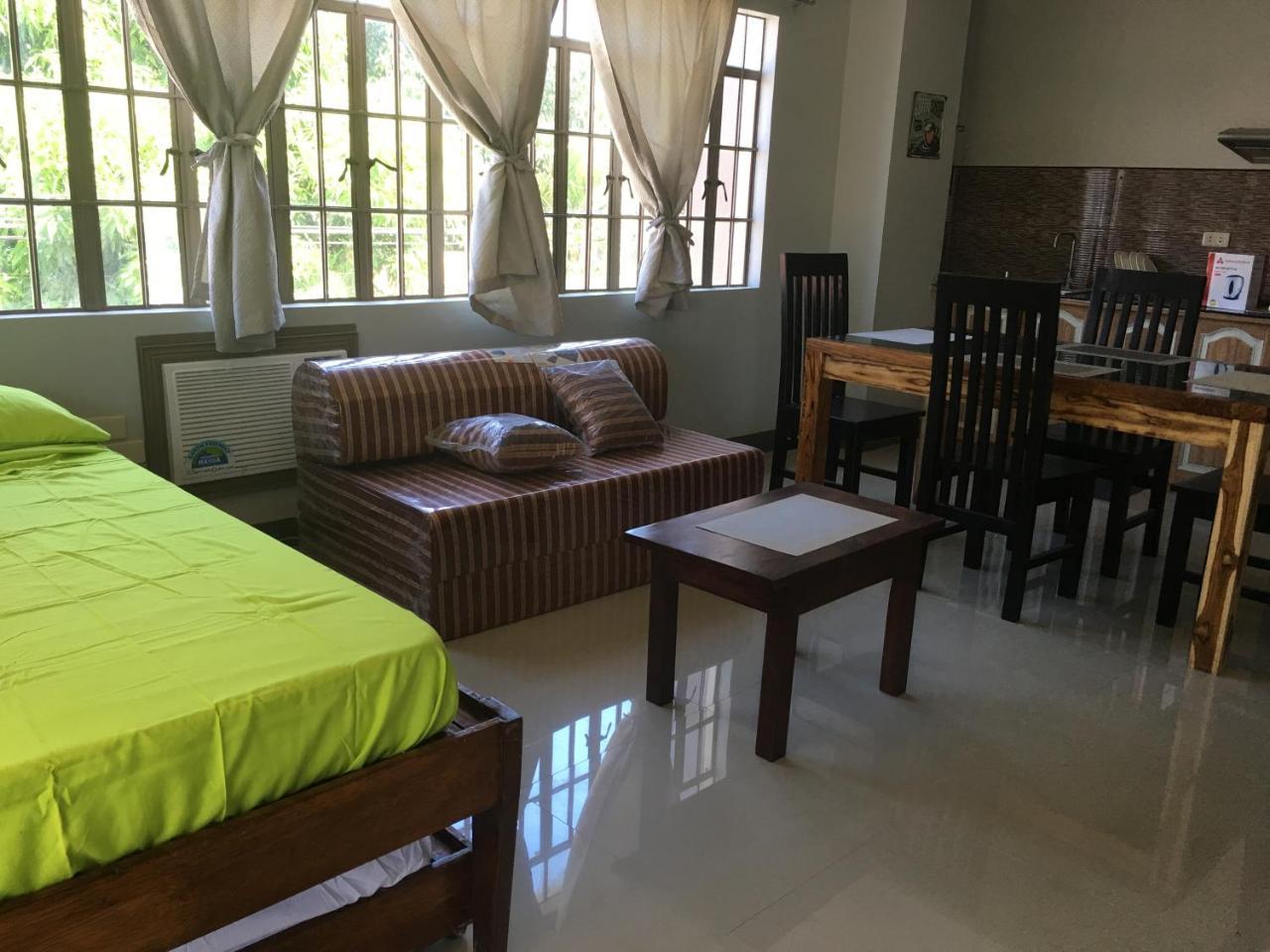 Beinte Singko De Marso Apartments Candon 外观 照片